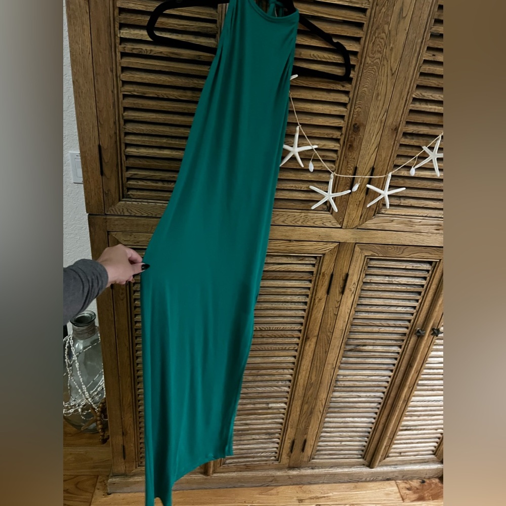 Cute long no brand green halter dress size small!